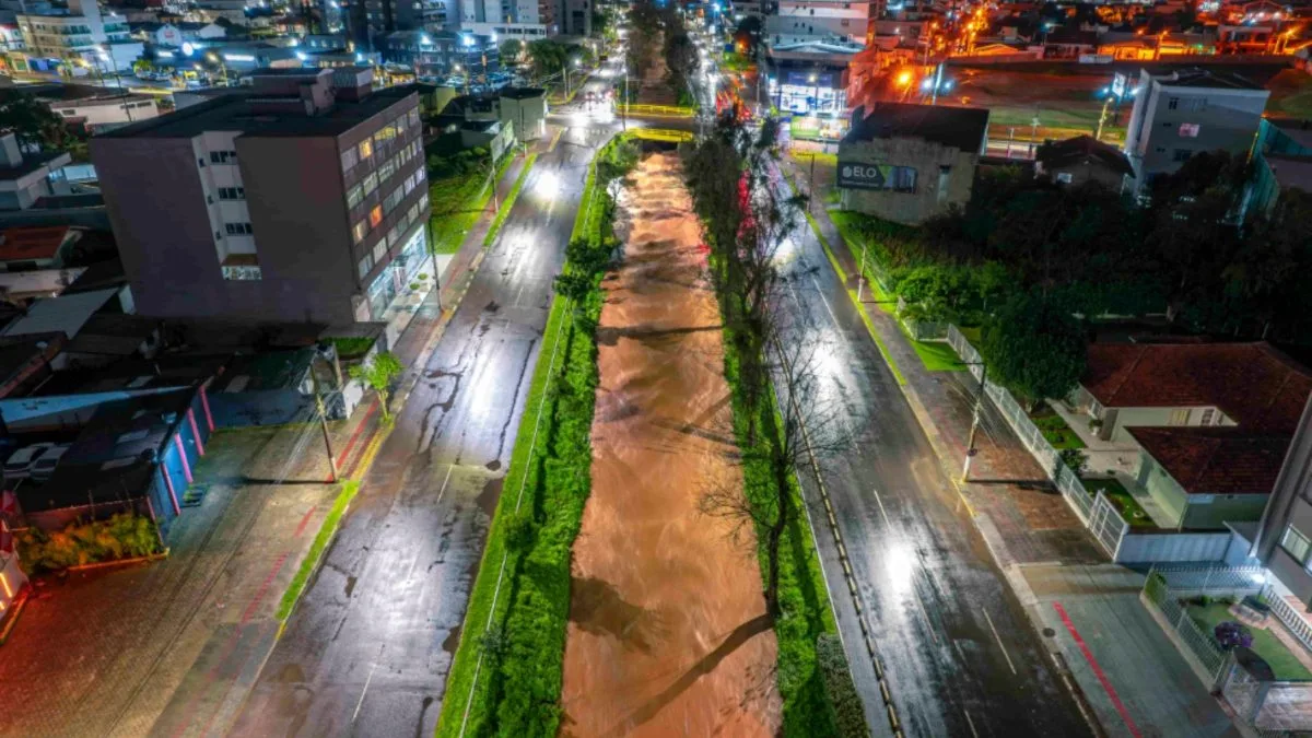 Cerca de 700 pessoas são afetadas e 142 casas ficam destelhadas após mais de 140 mm de chuva em cidade da Serra catarinense