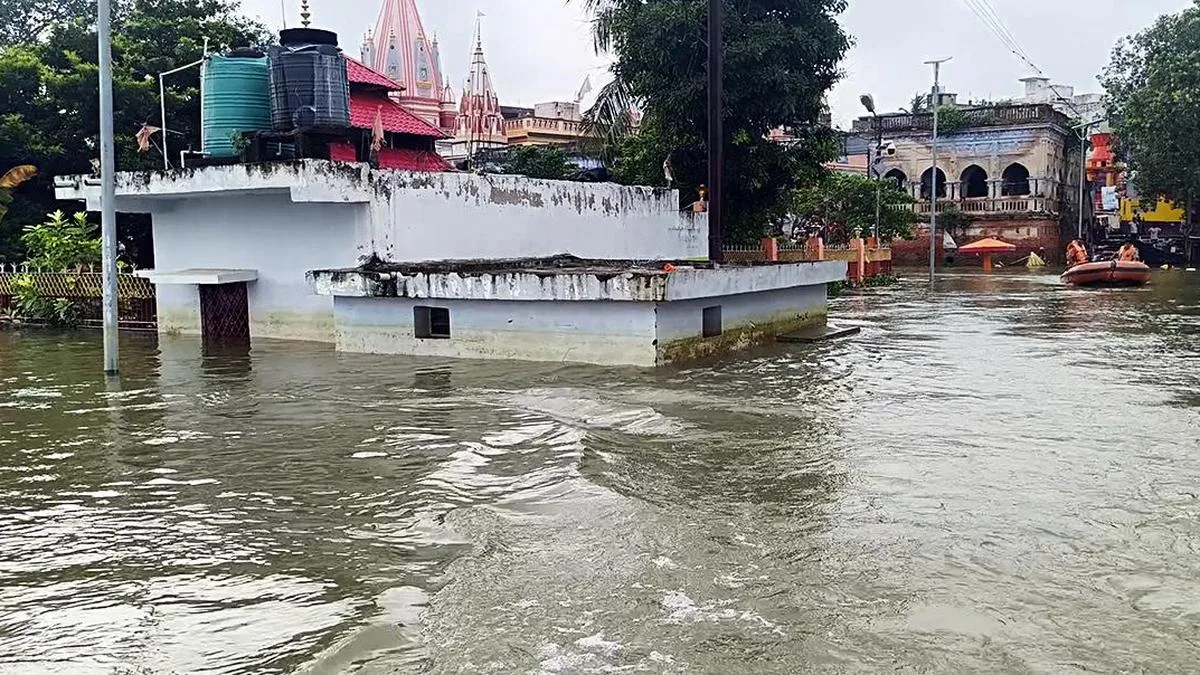 Floods hit 49 lakh people in 15 Bihar districts as rivers keep swelling