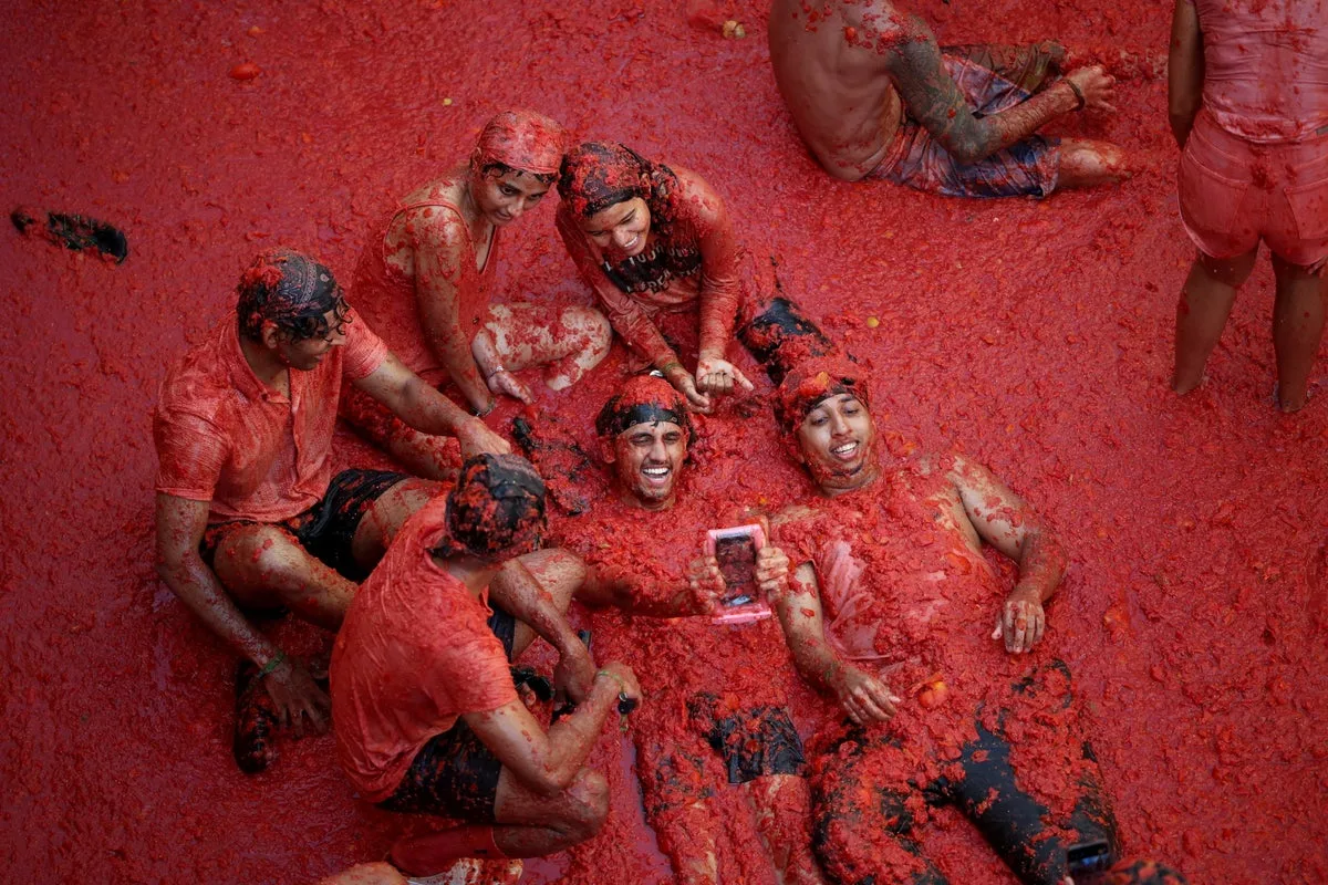 La Tomatina: More than 20,000 people paint Spanish town red with tomatoes