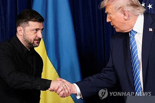 젤렌스키, 트럼프 축전 공개…"패트리엇 발사음처럼 사기 올려"