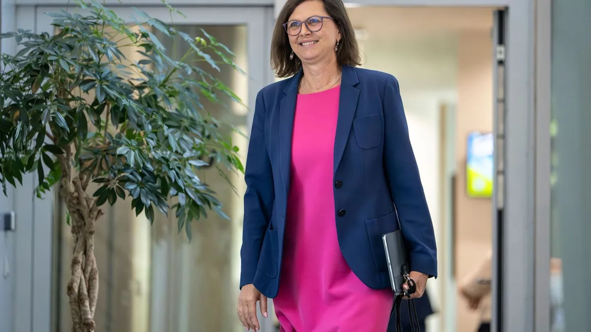 Leute: Nach Knie-OP und Reha startet Aigner im Homeoffice