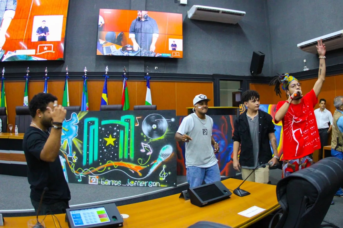 Centro de convivência oferece aulas gratuitas de hip-hop com dança e contato com a cultura urbana