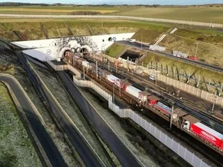 Tunnel sous la Manche : avec 13 allers-retours par jour entre Paris et Londres, Virgin Trains veut concurrencer Eurostar