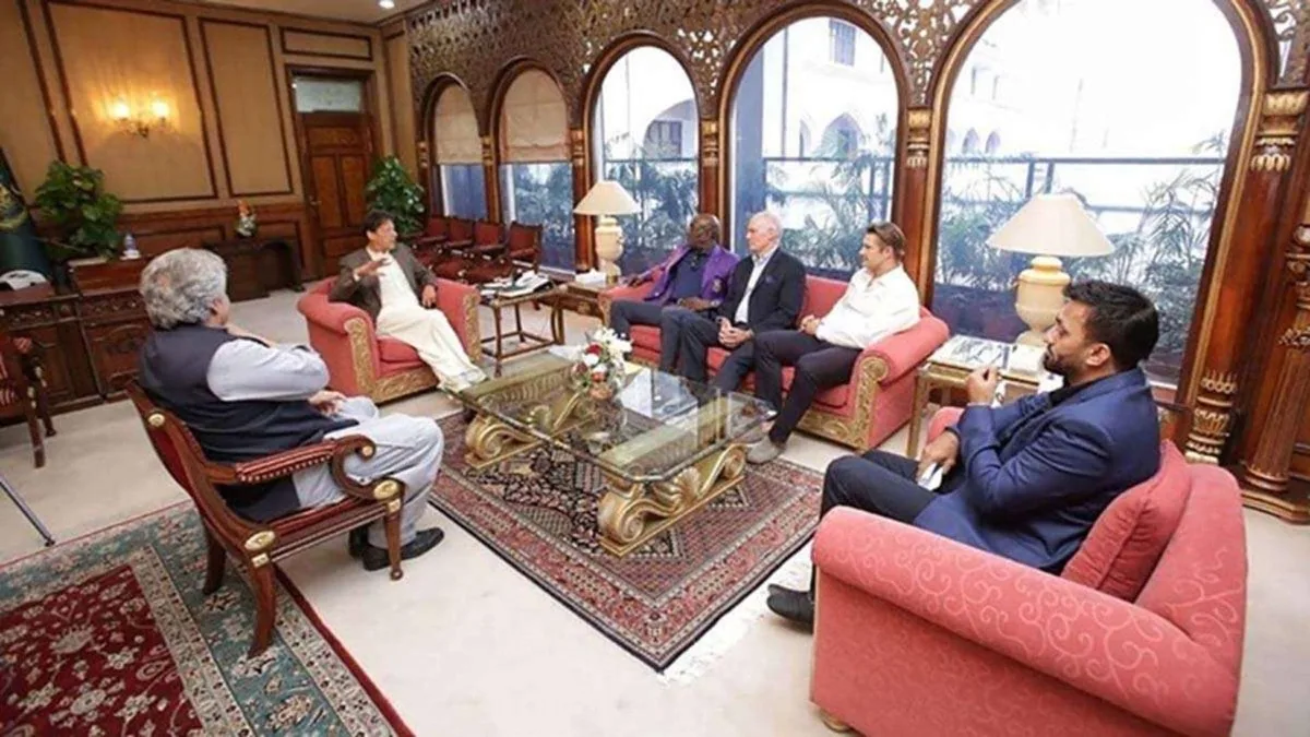 Australia legends urge diplomatic action over Imran Khan's jail treatment
