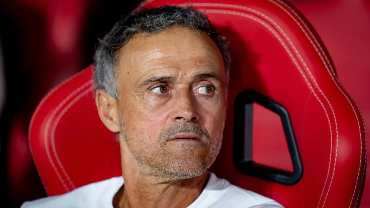 ‘Ele não está de férias’: Por que reforço recém-integrado ao PSG tem ligado alerta em Luis Enrique?
