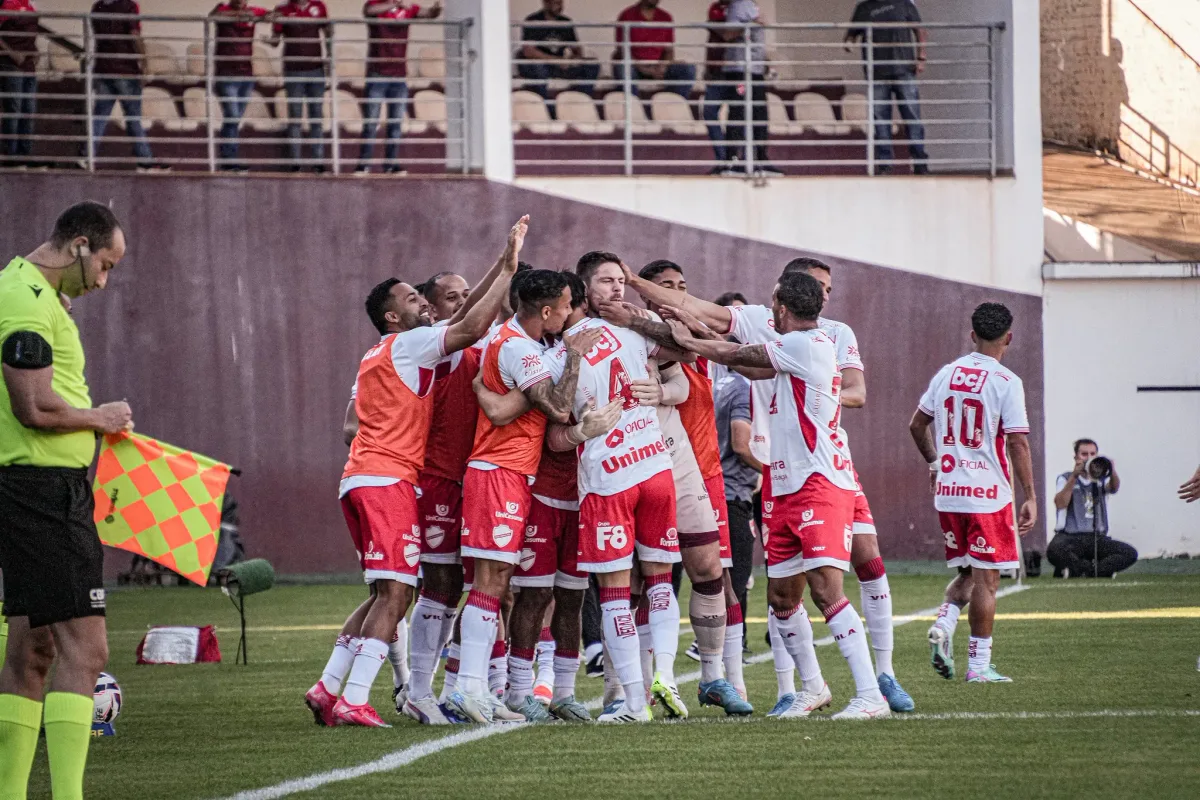 Vila Nova bate Atlético-GO e assume terceira posição na Série B