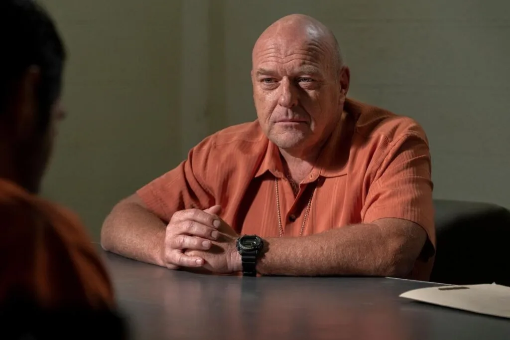 Dean Norris, de ‘Breaking Bad’, irá estrelar a dramédia de SUSPENSE ‘The Attentionist’