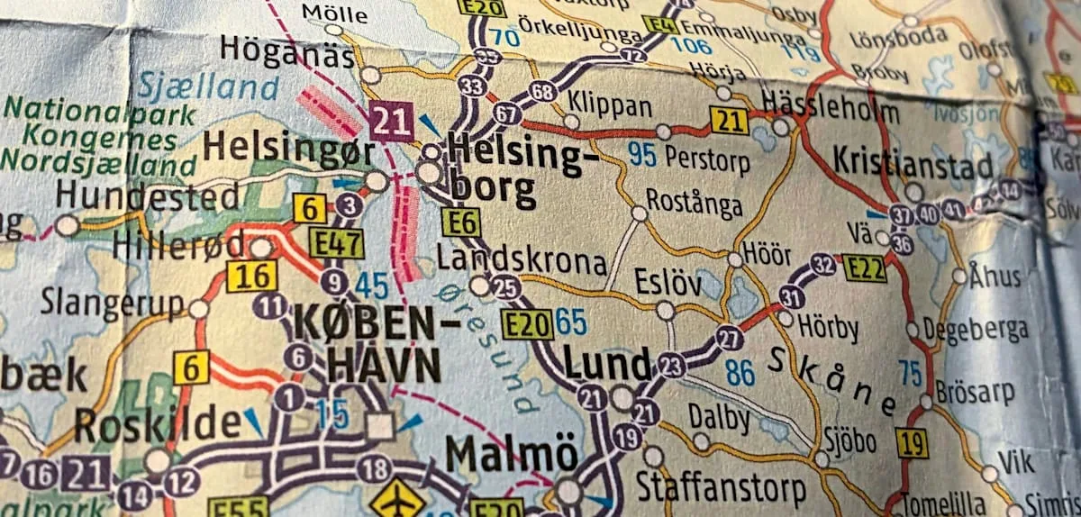 Eingerissen, ausgebreitet, besser als das Handy – ein Lob der Landkarte
