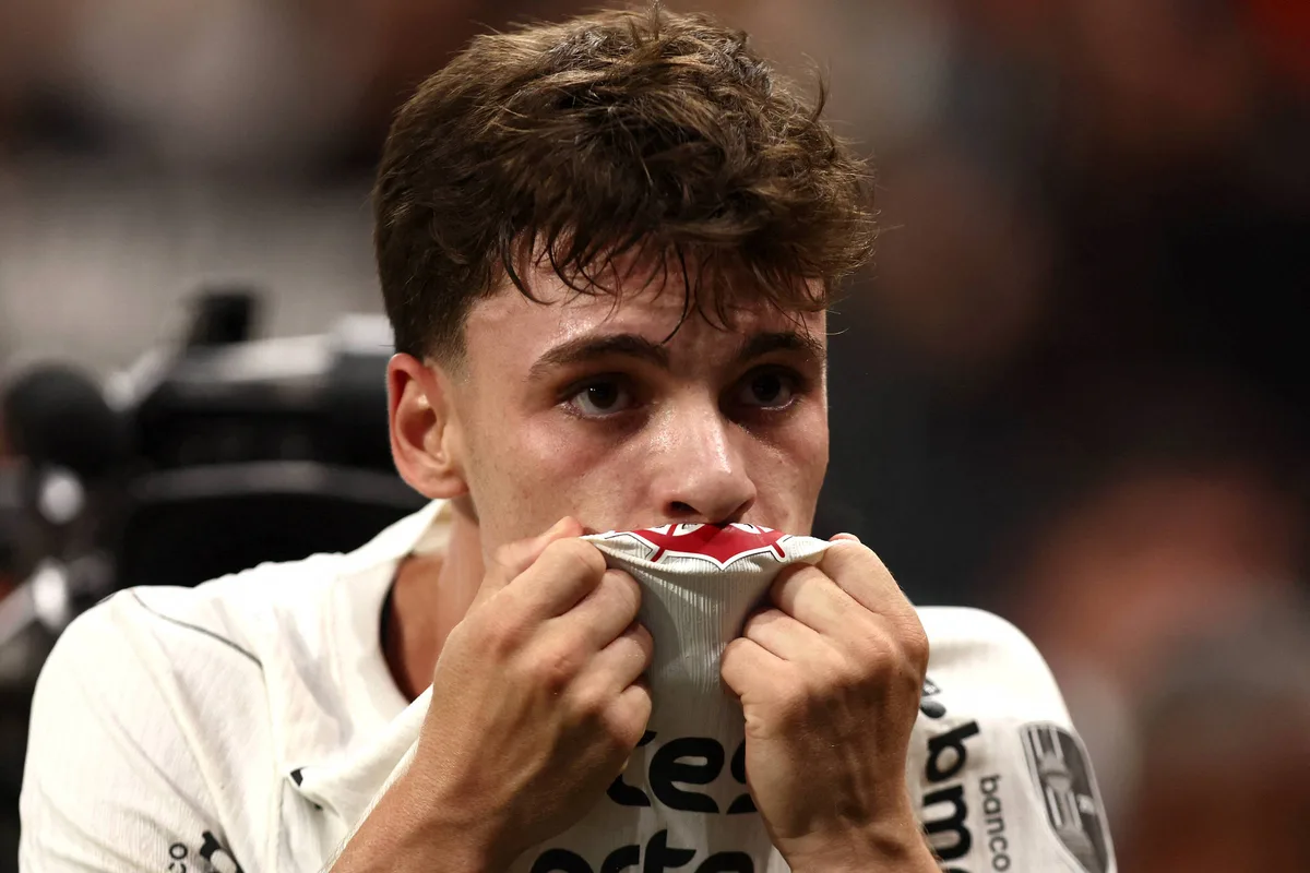 Corinthians supera expulsão, despacha o Rosario Central e avança na Libertadores