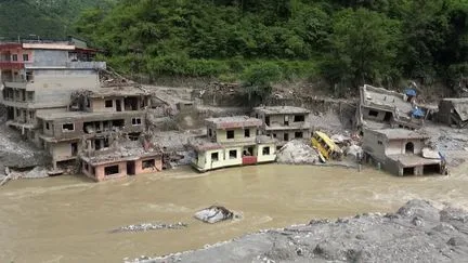 "Il ne reste plus rien, tout est anéanti" : au cœur d'un village du Népal ravagé par les crues dévastatrices