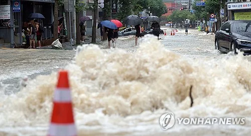 부산·울산·경남 비 또는 강한 소나기…낮 기온 29∼32도