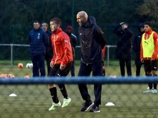 TÉMOIGNAGES. « Marcelo Bielsa ne s’adressait qu’à lui » : les coulisses de la formation d’entraîneur de Zidane