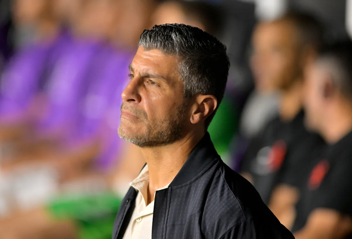 Pedro Emanuel lamenta empate, mas crê em vaga do Vasco no Paraguai: "Ninguém ganha no intervalo"