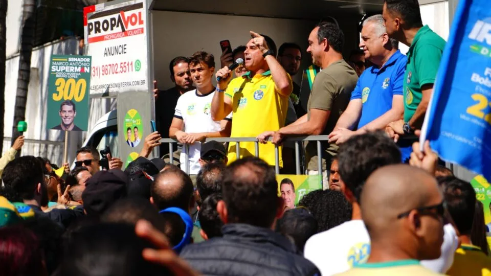 PF começa a investigar filiação fraudulenta de Flávio Bolsonaro ao Missão
