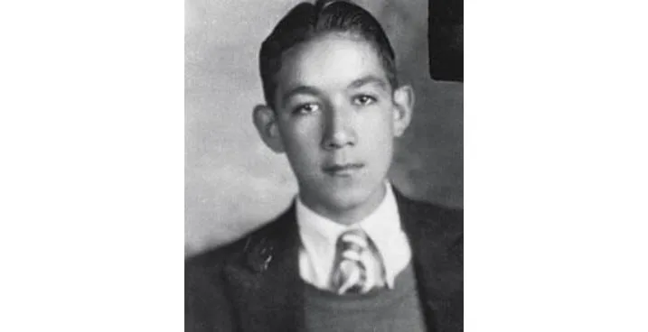 La foto acertijo: ¿Quién es este adolescente que antes de convertirse en un célebre actor vivió en la extrema pobreza?