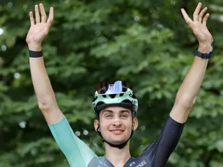 VIDÉO. Revivez La Marseillaise de Paul Seixas, très ému, après sa victoire lors du Tour de Lombardie