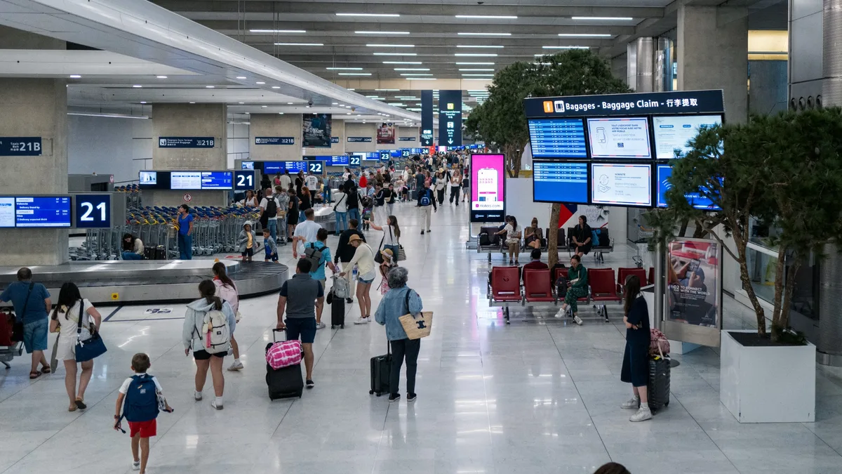 A Roissy et Orly, le trafic aérien en recul à cause de la hausse des prix du kérosène, pour la première fois depuis le Covid
