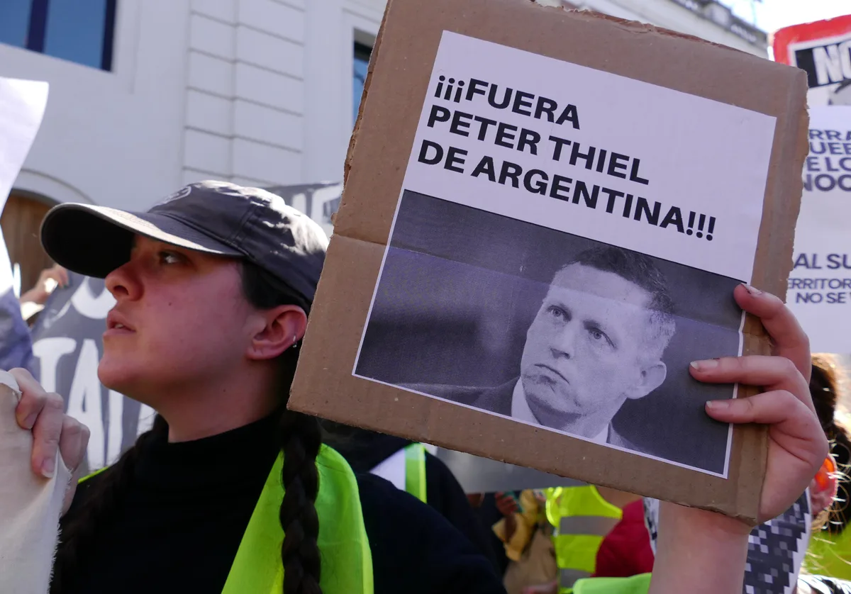 Gandalfs 1 - Peter Thiel 0: protestas para vigilar a los que vigilan