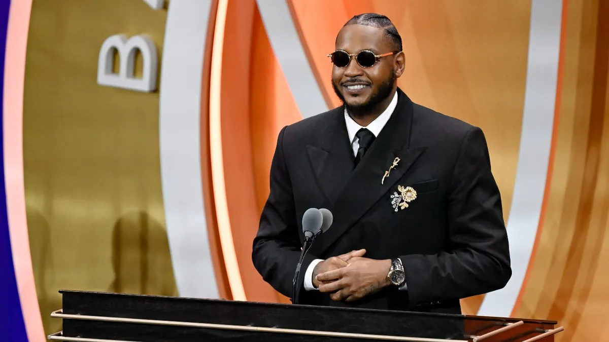 Carmelo Anthony thinks Knicks right to halt contract talks to focus on basketball