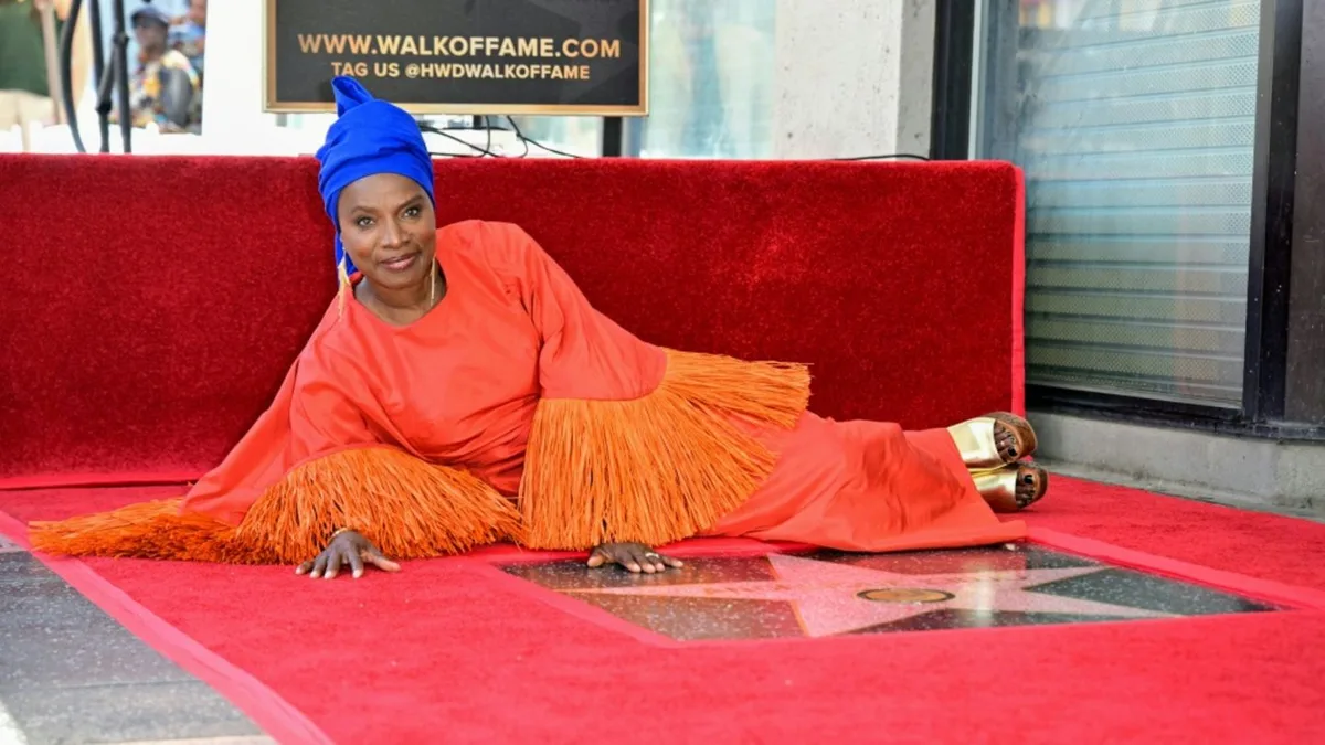 Angélique Kidjo bekommt als erste afrikanische Sängerin Stern auf „Walk of Fame“
