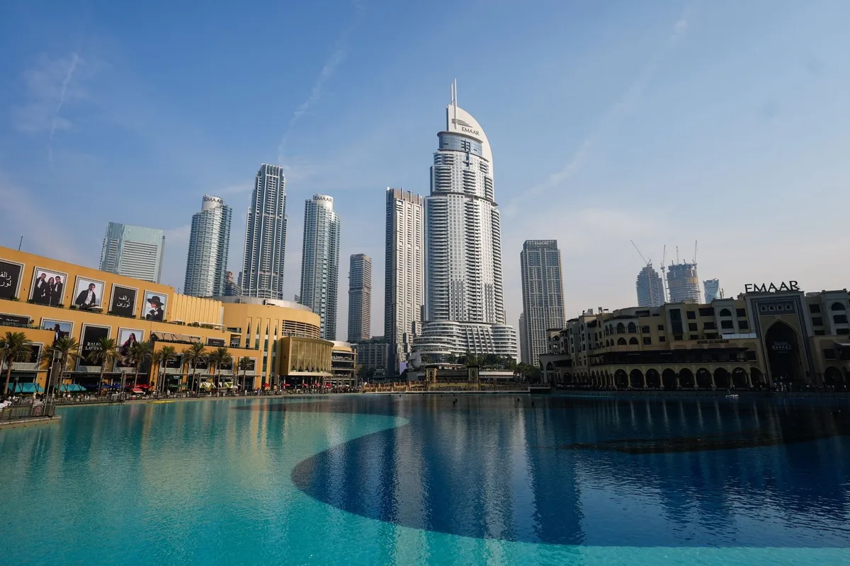 Emiratos Árabes Unidos suspende sus vínculos comerciales con Irán y Teherán amenaza a los aliados norteamericanos del Golfo