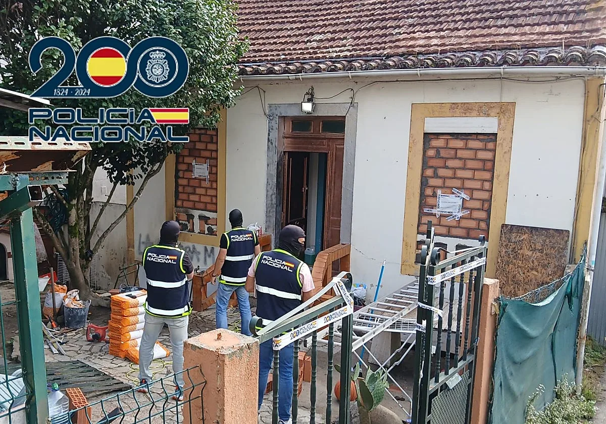 La Policía cierra y tapia una vivienda de Vigo usada para vender droga