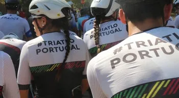 Triatlo/Mundiais: Letícia Magalhães e Catarina Santos concluem prova de juniores em 29.º e 30.º