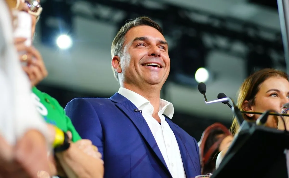 TSE inocenta Flávio Bolsonaro por vídeo de Bolsonaro feito com IA; entenda a decisão