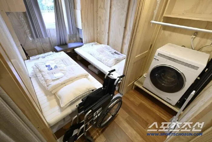 "이현중 선수, 숙소 옮겼어요? 축하합니다!" 日기자의 자조섞인 농담...'난민촌 논란' 일본도 솔직히 부끄럽다[나고야 LIVE]