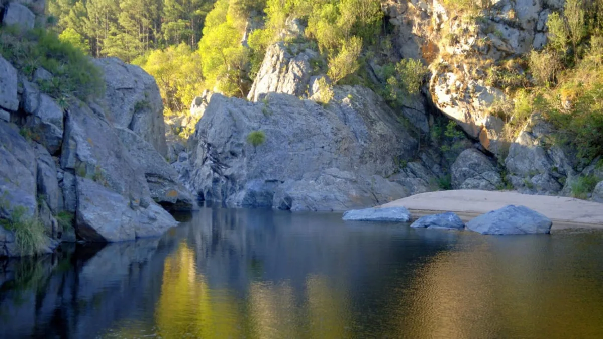 El pueblo de Córdoba de 1.300 habitantes que tiene 2 ríos, ollas naturales y 120 especies de aves, ideal para una escapada