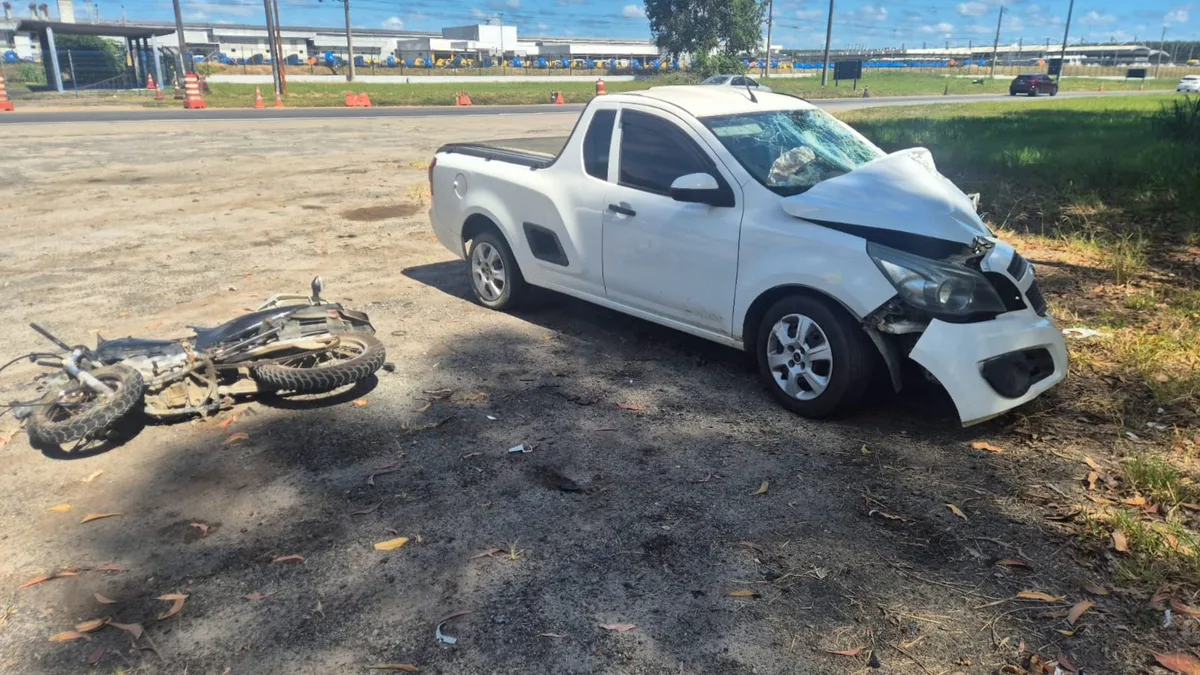 Acidente entre carro e moto deixa mulher morta na BR 101 em São Mateus