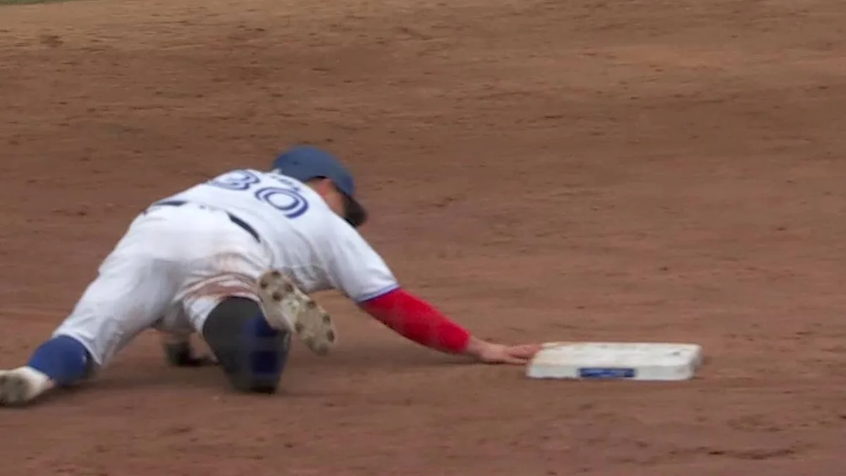 Blue Jays’ Kirk shocks Mariners by swiping his second-career bag