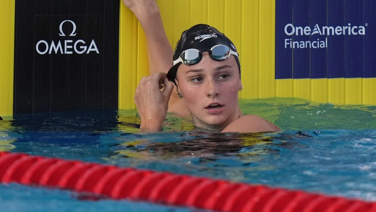 China's Yu Yiting edges past Summer McIntosh to win Pan Pacs 200 IM