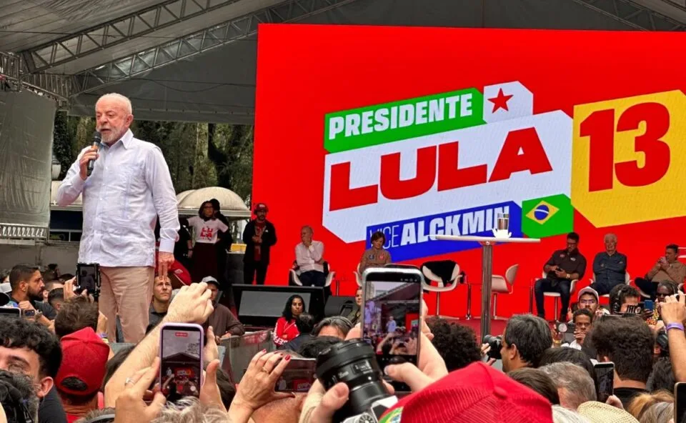 “Quem fez vai ser desmascarado”: Lula fala sobre caso Master em comício com 20 mil pessoas em Curitiba