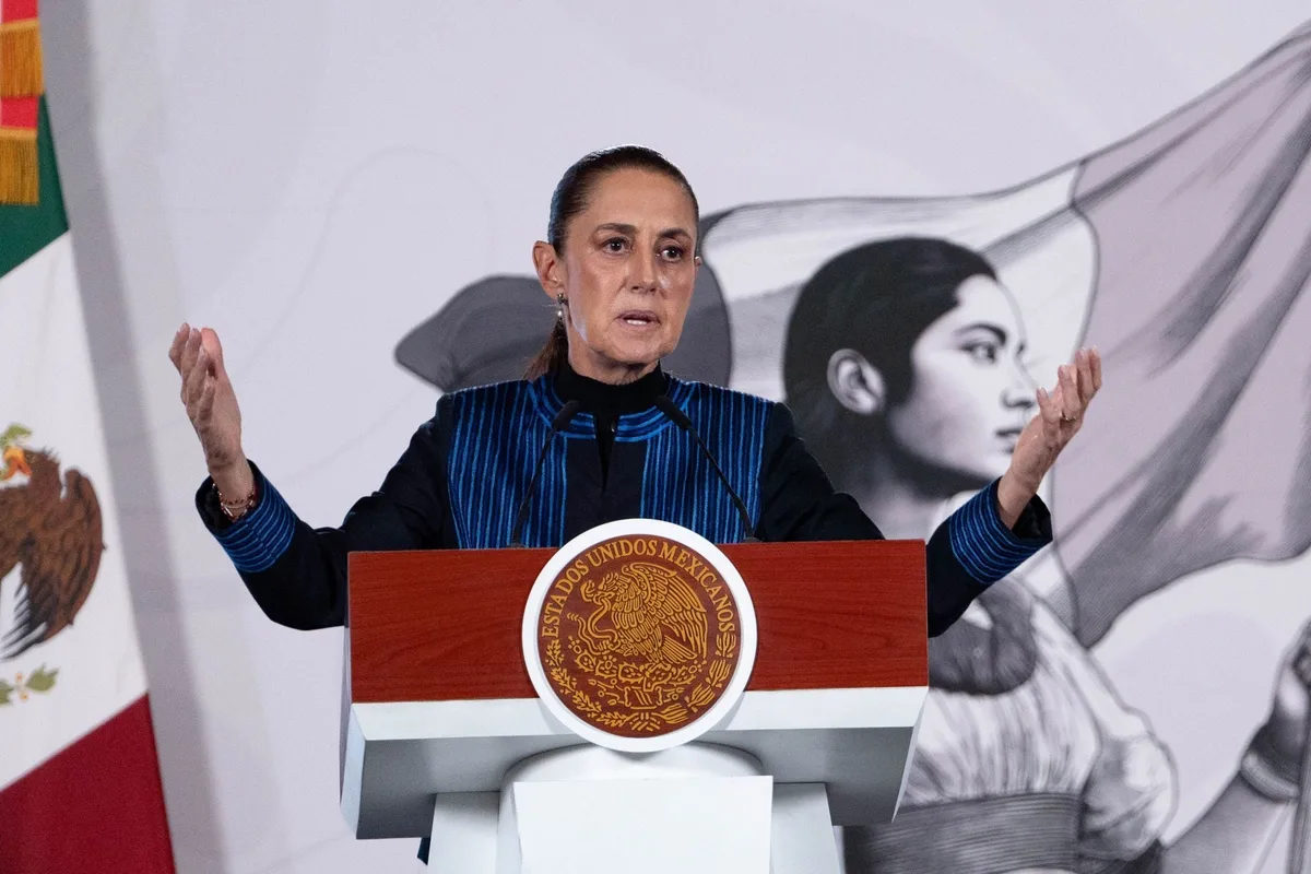 La presidenta remueve al gobernador
