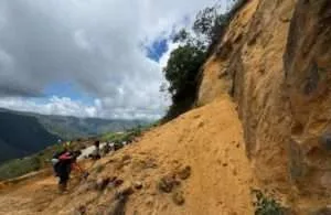 Lluvias provocan deslizamiento en vía Colonia Tovar–La Victoria