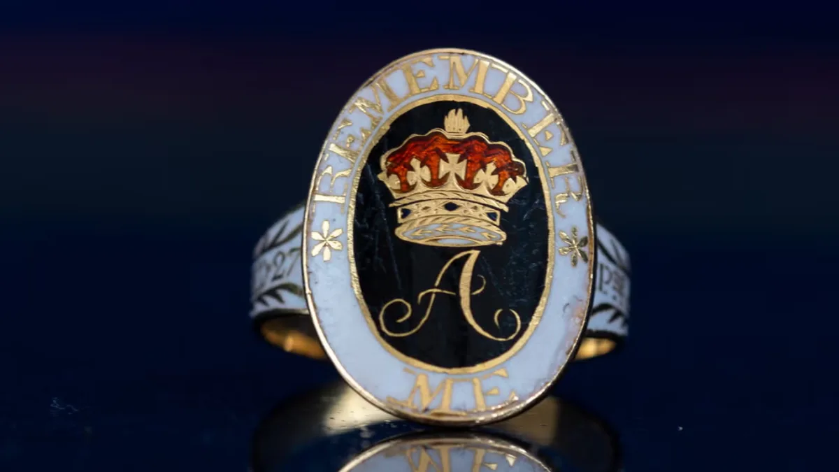 UK shopper paid £15 for royal family ring; it later sold for £5,500