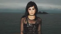 Lola Young, atração do Rock in Rio, abre álbum de fotos no Brasil; veja