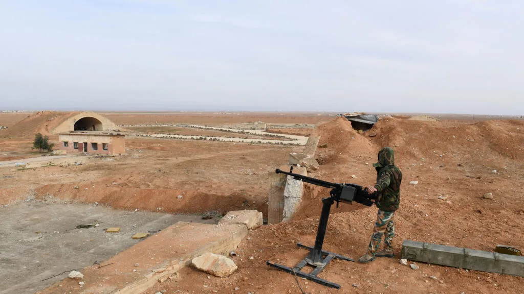 En direct : une base syrienne bombardée, la Turquie assure ne pas déployer de troupes dans le pays