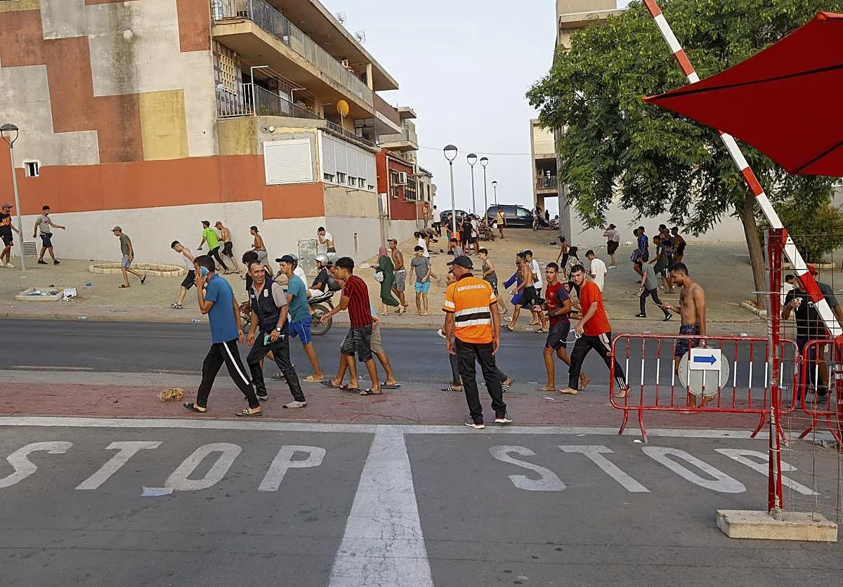 Alcaldes socialistas y de IU echan un pulso a sus partidos y convocan manifestaciones por Ceuta