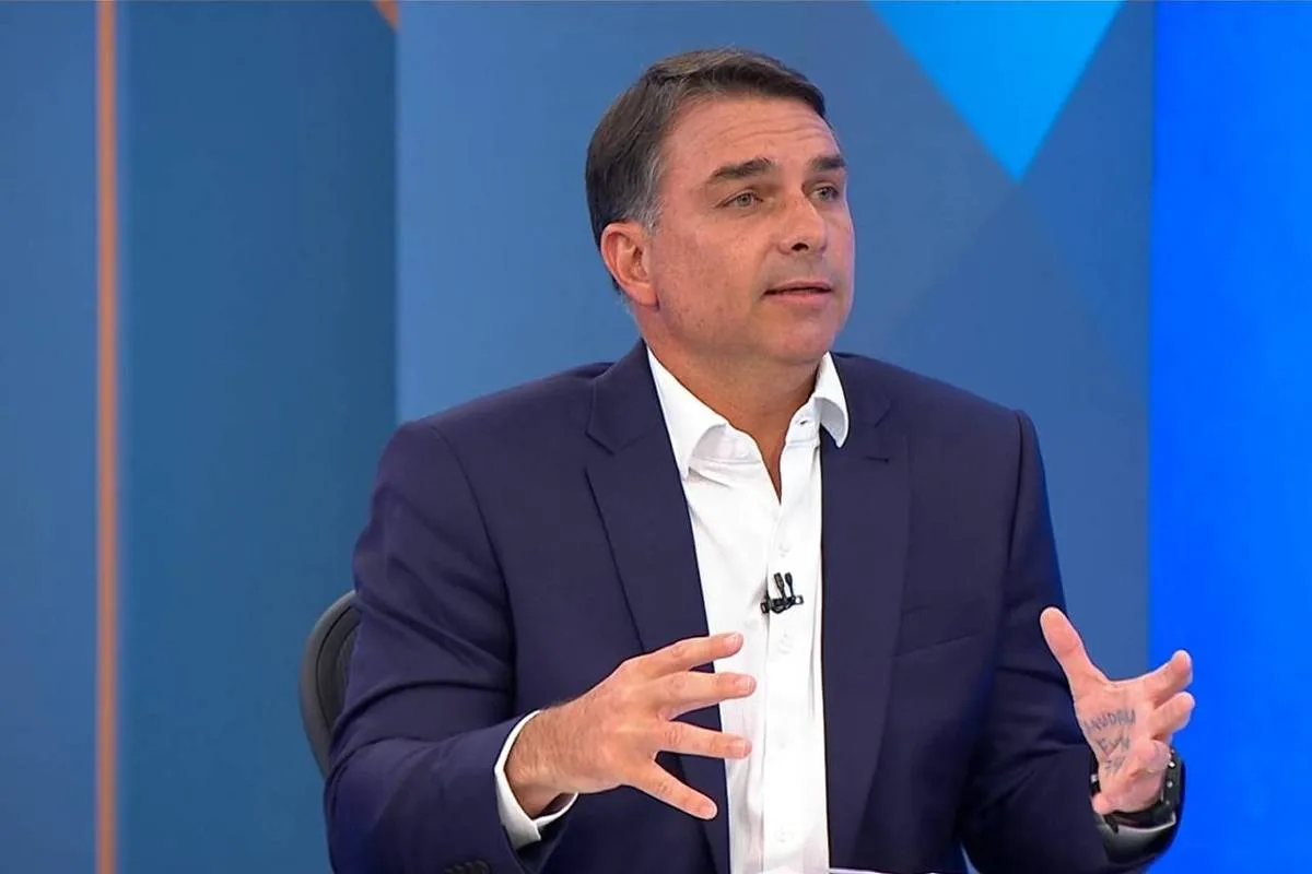 Flávio diz que não é preciso mexer em aposentadorias ou no salário mínimo para fazer ajuste fiscal