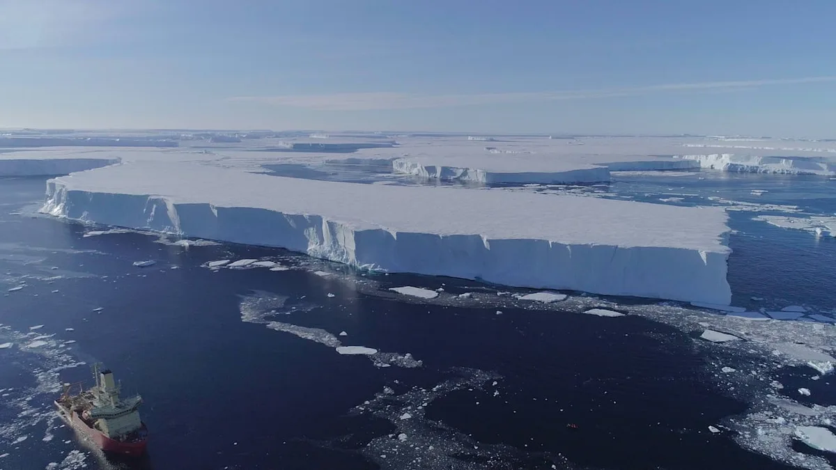 Wärmeres Meerwasser schmilzt Gletscher - Grönland und Antarktis verlieren immer mehr Eis