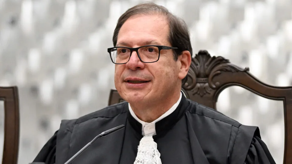 Salomão assume STJ, promete transparência e destaca importância de juízes justos