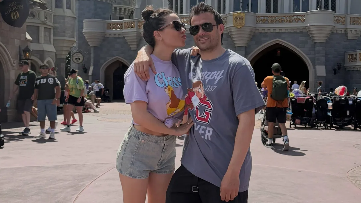 Ivana Figueiras enfrentó a una seguidora que criticó a Darío Cvitanich durante su viaje familiar a Disney