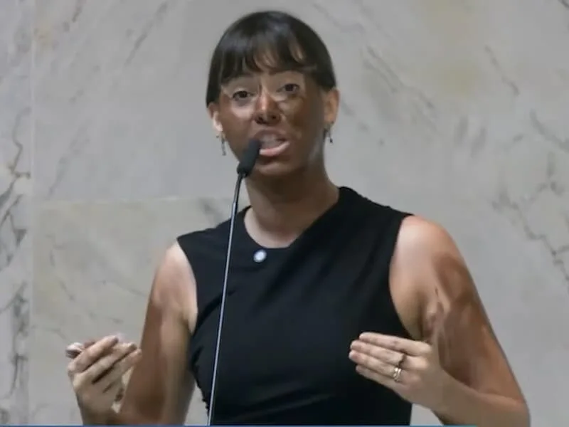 MP quer vetar nome "Bolsonaro" a deputada que fez blackface na Alesp