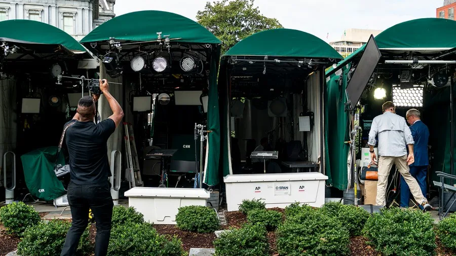 Trump move to ban news outlets blows up at White House
