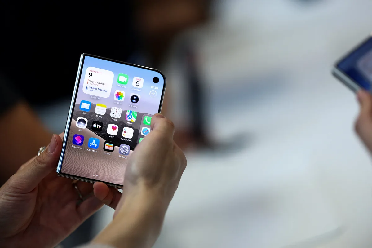 iPhone Duo: cuándo sale la preventa del plegable de Apple calificado como mejor invento 2026