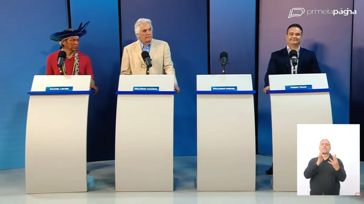 Primeiro debate da campanha para governo é esvaziado com ausência de Riedel