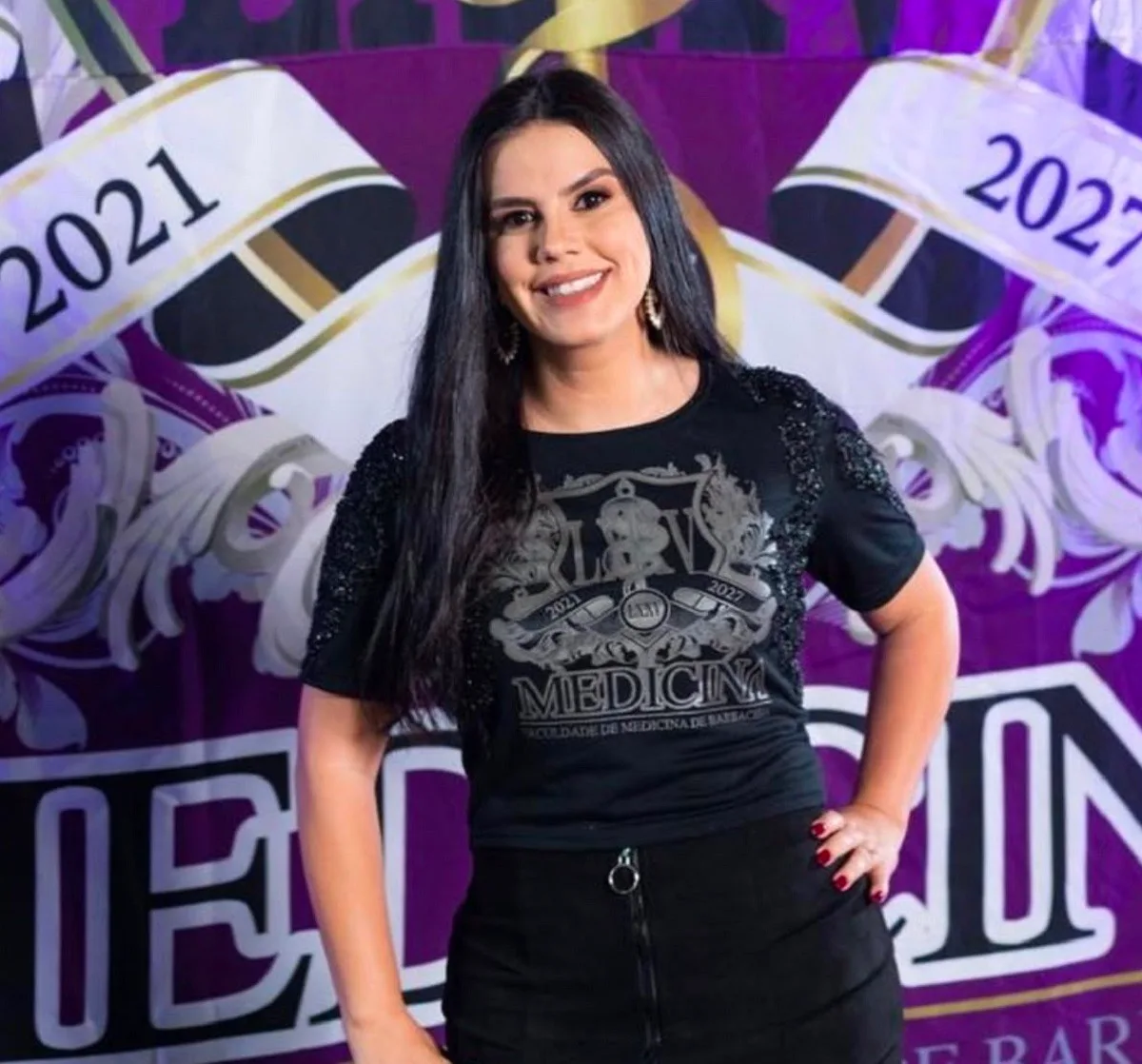 Suspeito de matar estudante de medicina com mais de 100 facadas é denunciado por feminicídio em Barbacena