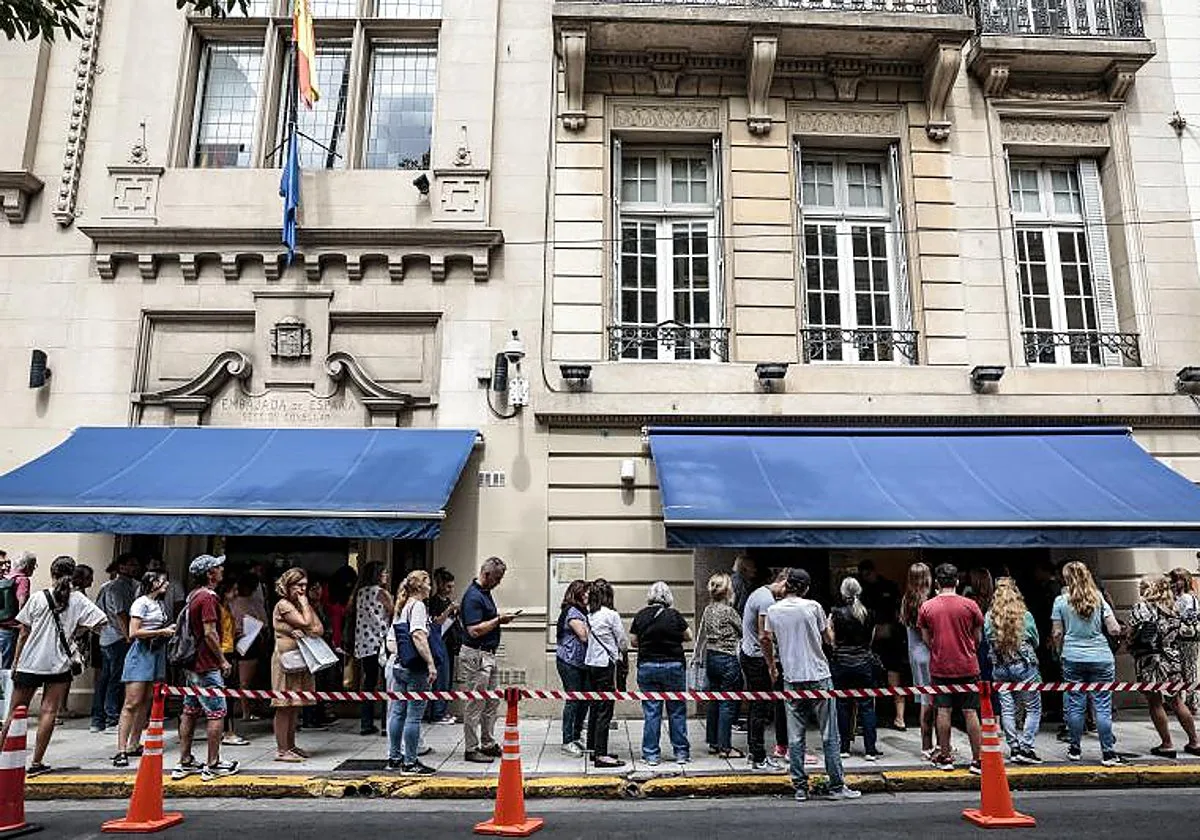 Ofensiva de Vox por la 'ley de nietos': exige las pruebas de descendencia y el total de nacionalizados